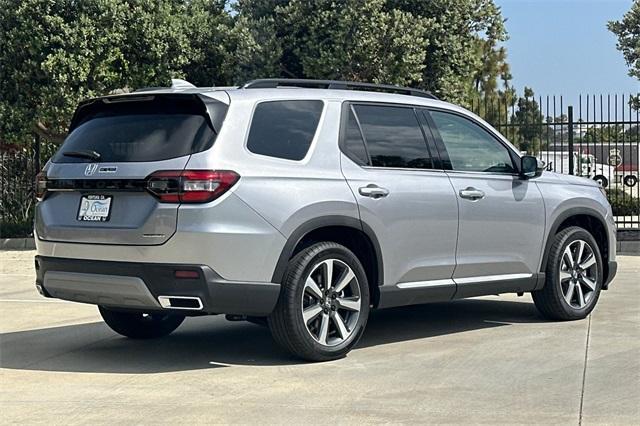 new 2025 Honda Pilot car, priced at $49,680