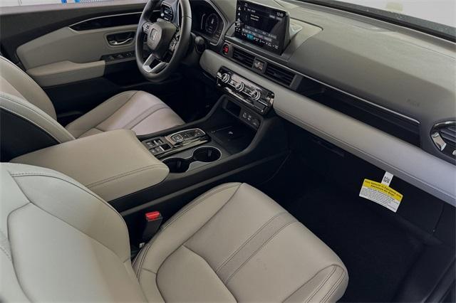new 2025 Honda Pilot car, priced at $45,405