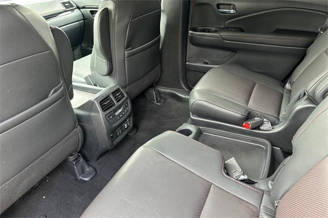 used 2022 Honda Pilot car, priced at $37,995