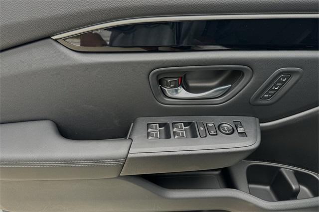 new 2025 Honda Pilot car, priced at $49,450