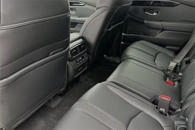 new 2025 Honda Pilot car, priced at $49,450