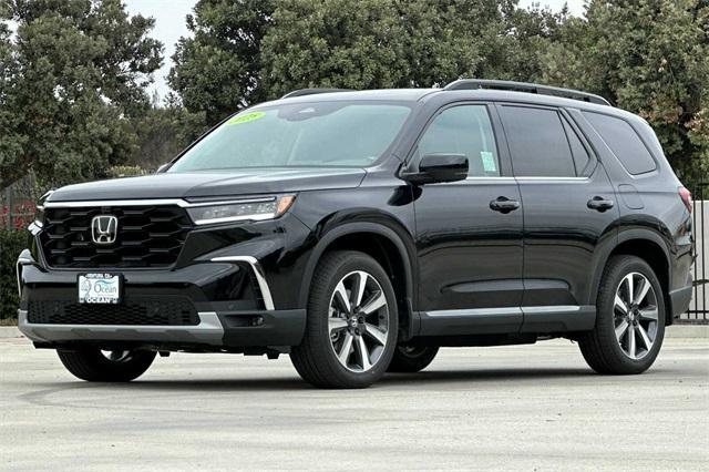 new 2025 Honda Pilot car, priced at $54,475