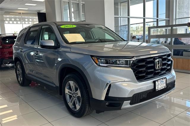new 2025 Honda Pilot car, priced at $45,725