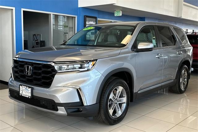new 2025 Honda Pilot car, priced at $45,725