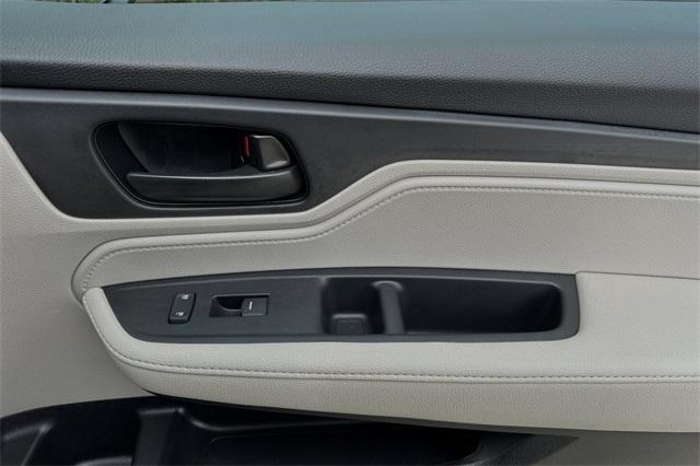 new 2025 Honda Odyssey car, priced at $43,670