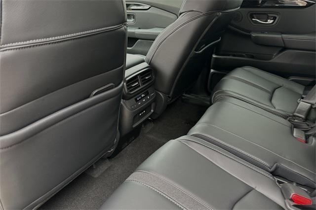 new 2025 Honda Pilot car, priced at $45,450