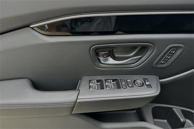 new 2025 Honda Pilot car, priced at $45,450