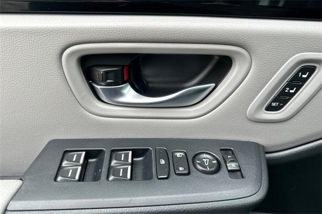 used 2025 Honda Pilot car, priced at $42,895