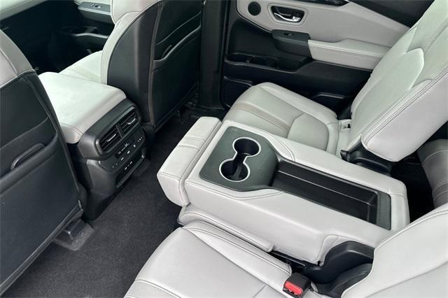used 2025 Honda Pilot car, priced at $42,895