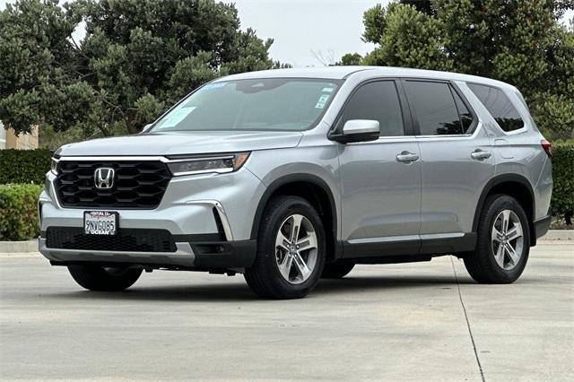 used 2025 Honda Pilot car, priced at $42,895
