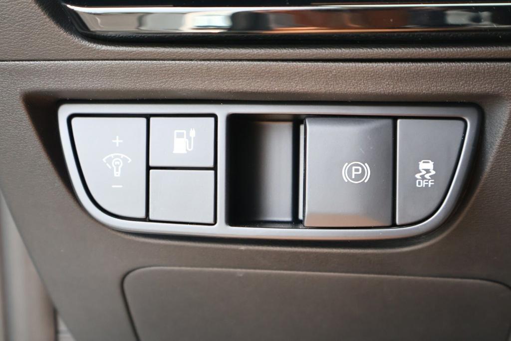 new 2025 Kia EV6 car, priced at $47,327