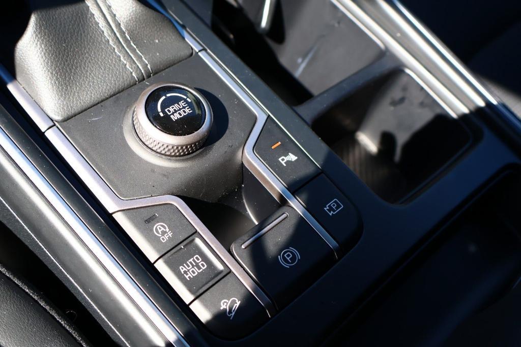 used 2025 Kia Sorento car, priced at $32,376