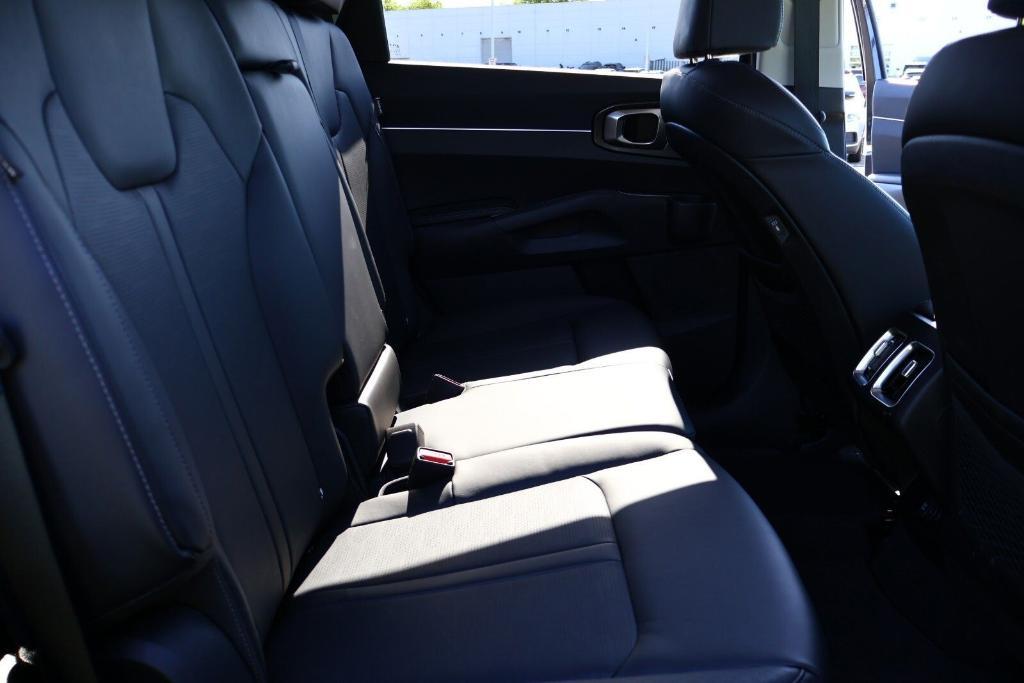 used 2025 Kia Sorento car, priced at $32,376