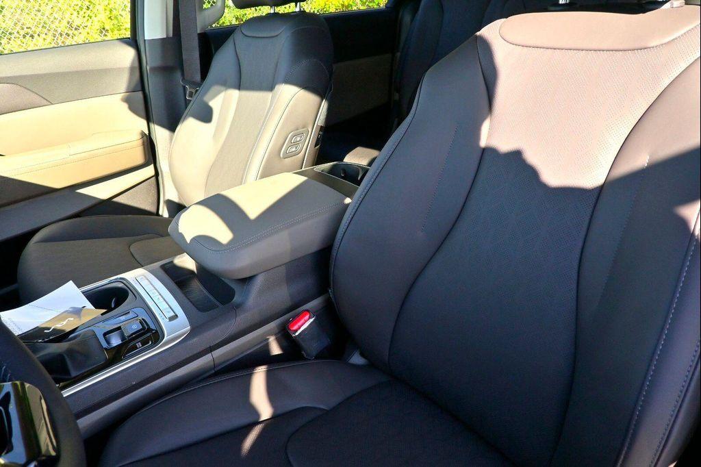 new 2026 Kia Carnival car, priced at $39,925