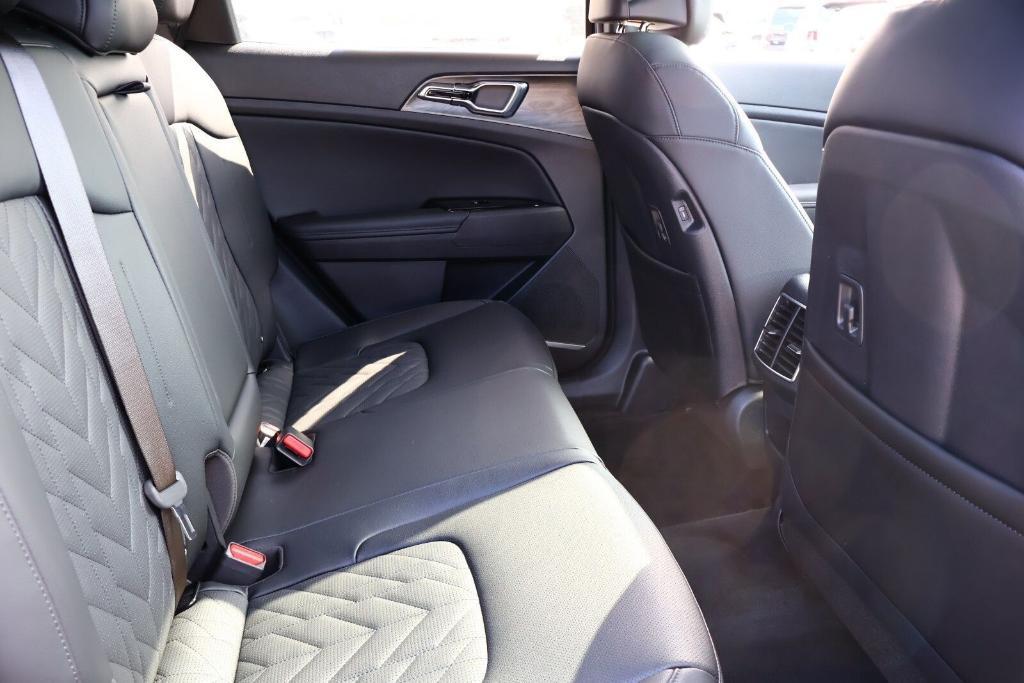 new 2025 Kia Sportage Plug-In Hybrid car, priced at $39,654