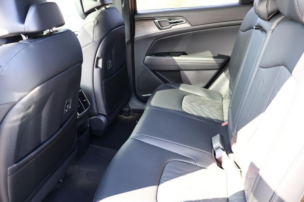 new 2025 Kia Sportage Plug-In Hybrid car, priced at $39,654