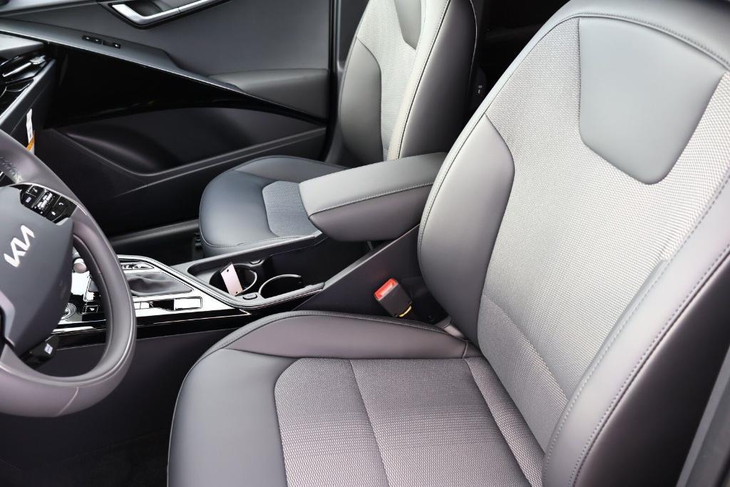 new 2025 Kia Niro car, priced at $31,547