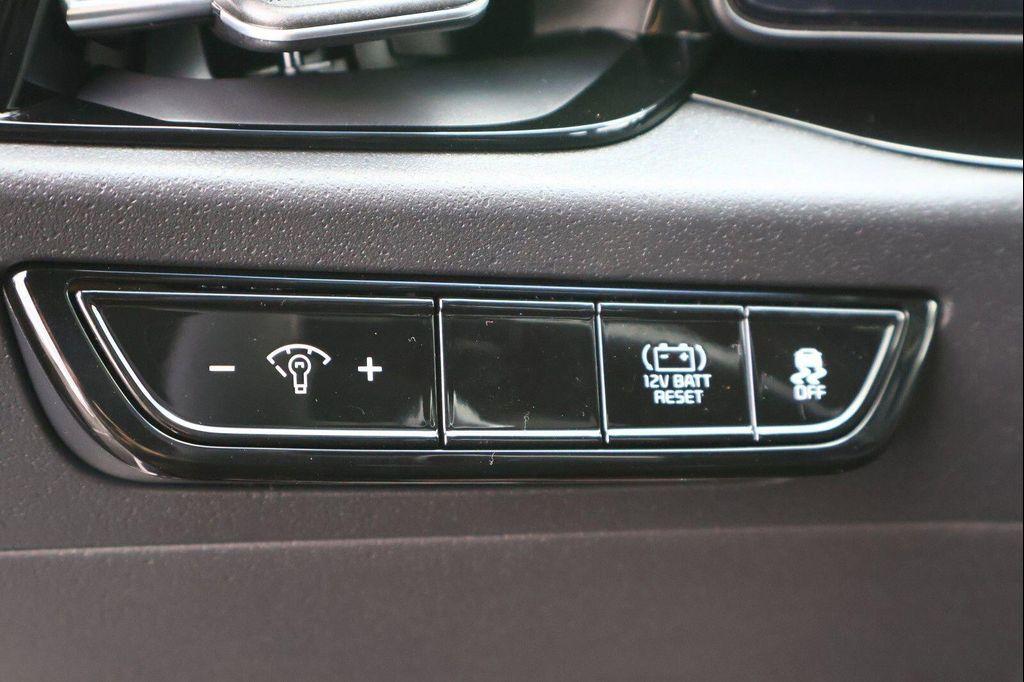 new 2025 Kia Niro car, priced at $28,547