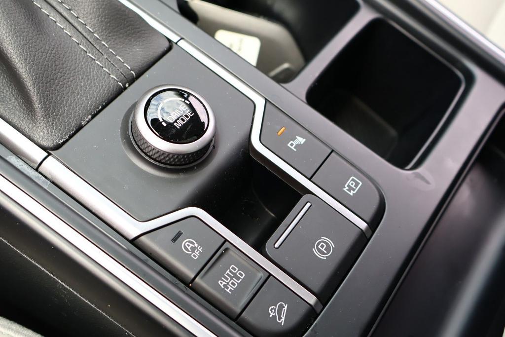 used 2025 Kia Sorento car, priced at $33,571