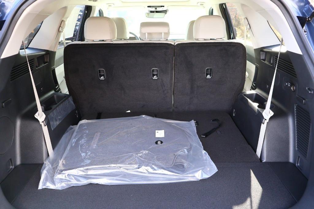 new 2025 Kia Sorento car, priced at $33,954