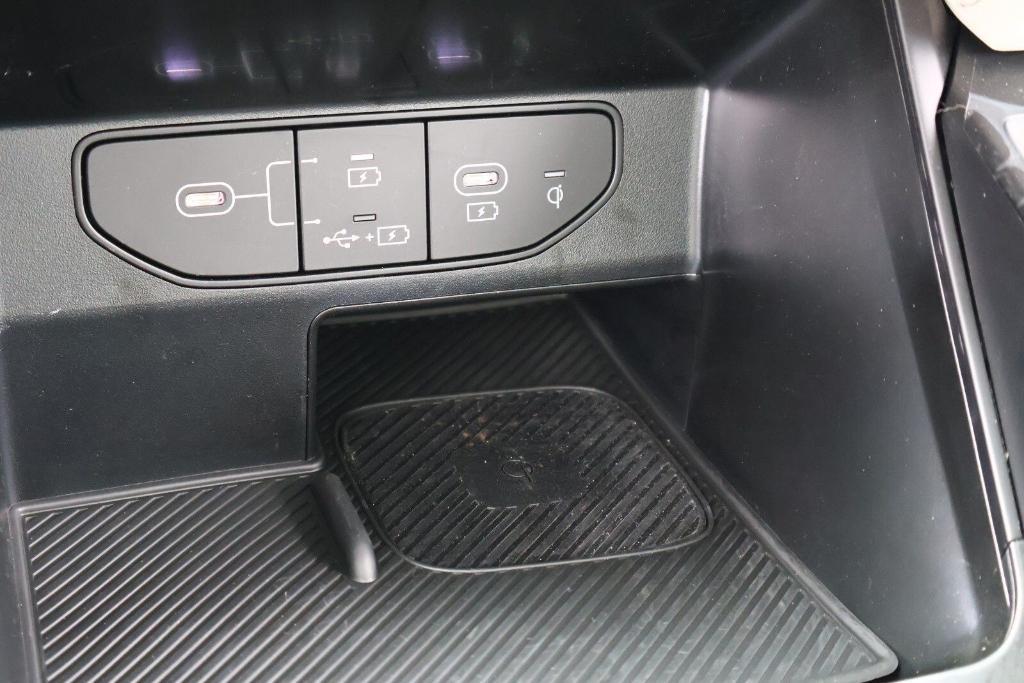 used 2025 Kia Sorento car, priced at $33,571