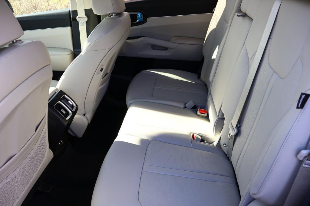 new 2025 Kia Sorento car, priced at $33,954
