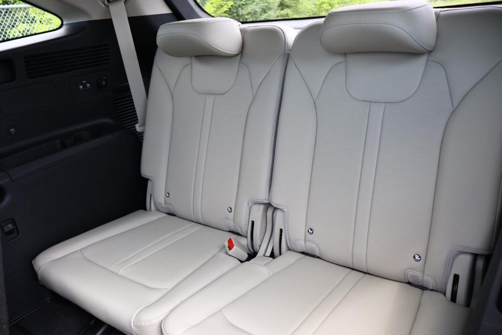 used 2025 Kia Sorento car, priced at $33,571