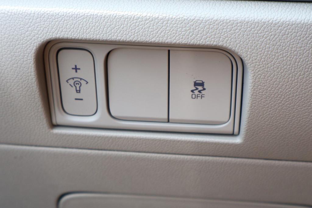 used 2025 Kia Sorento car, priced at $33,571