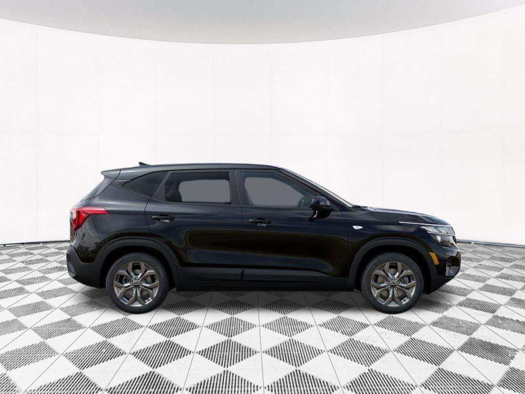 new 2025 Kia Seltos car, priced at $24,680