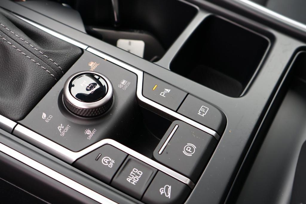new 2025 Kia Sorento car, priced at $39,057
