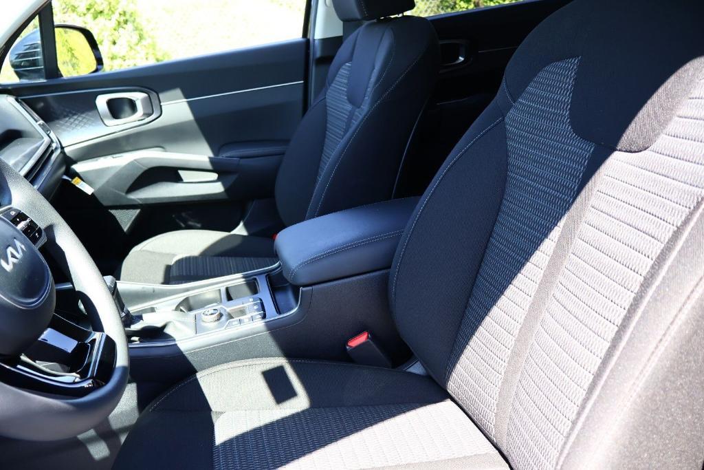 new 2025 Kia Sorento car, priced at $29,894