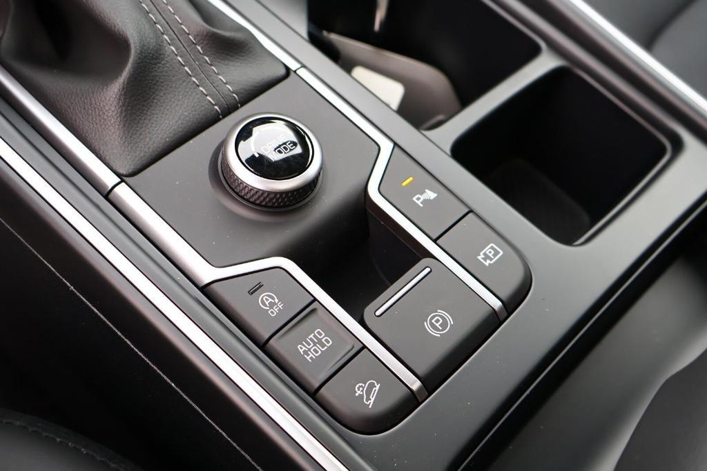 new 2025 Kia Sorento car, priced at $34,746