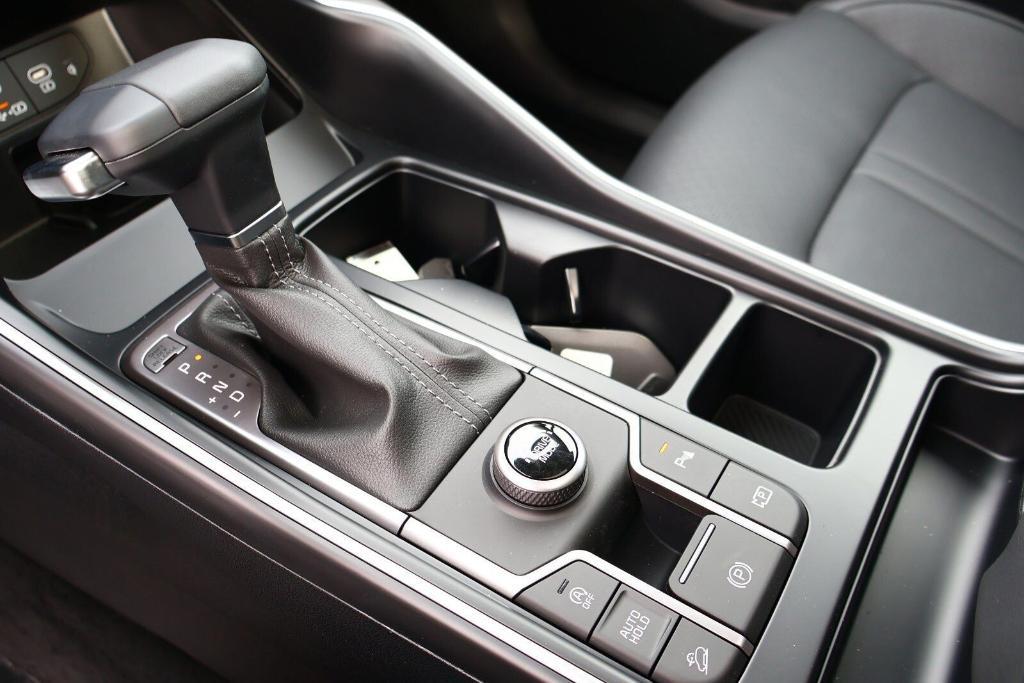 new 2025 Kia Sorento car, priced at $34,746