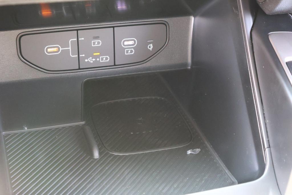 new 2025 Kia Sorento car, priced at $38,996
