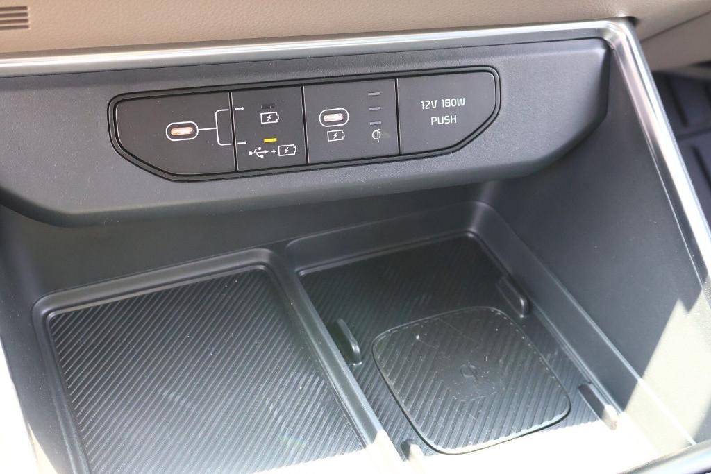 new 2025 Kia Carnival car, priced at $39,851