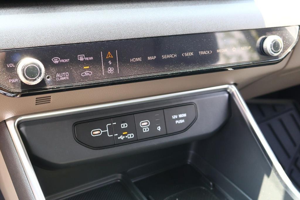 new 2025 Kia Carnival car, priced at $39,851