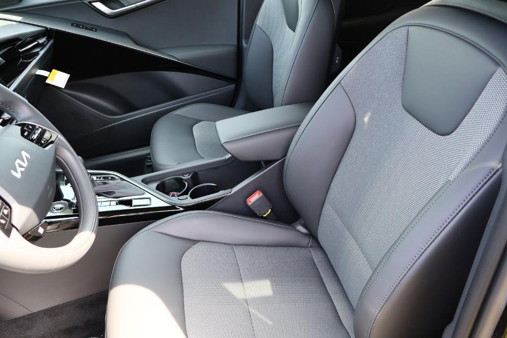 new 2025 Kia Niro car, priced at $31,010