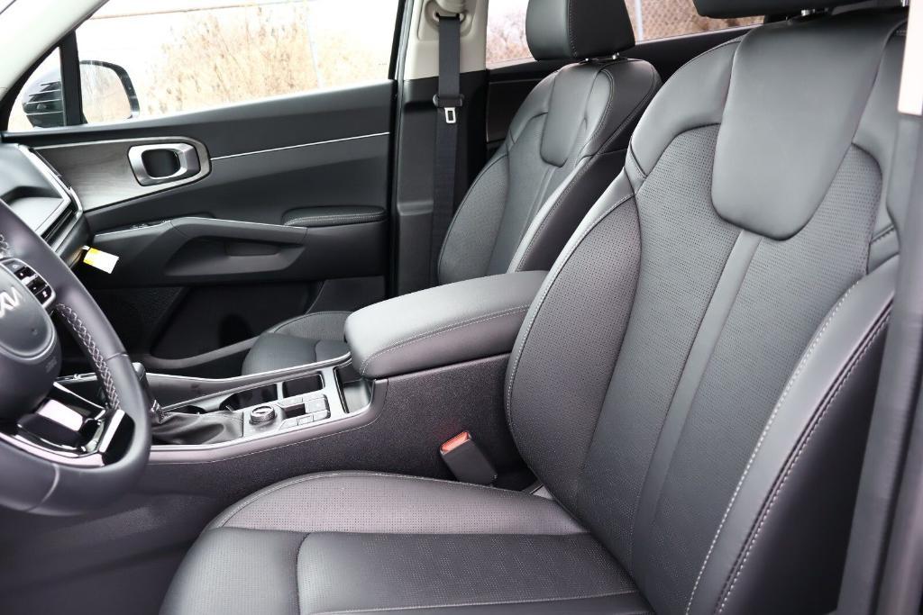used 2024 Kia Sorento car, priced at $37,571