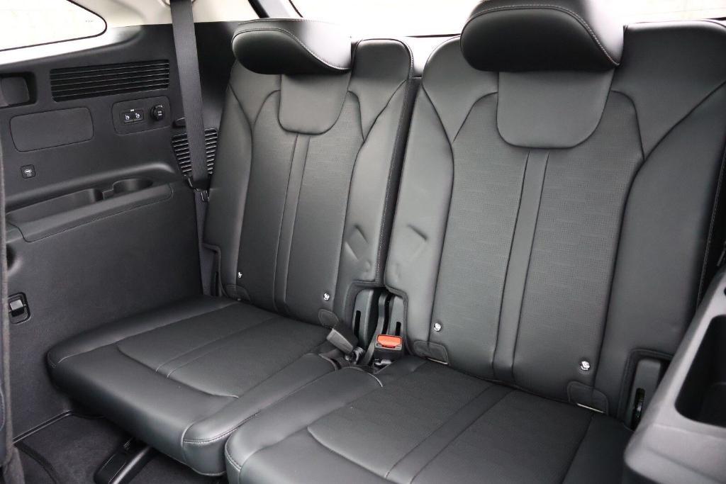 used 2024 Kia Sorento car, priced at $37,571