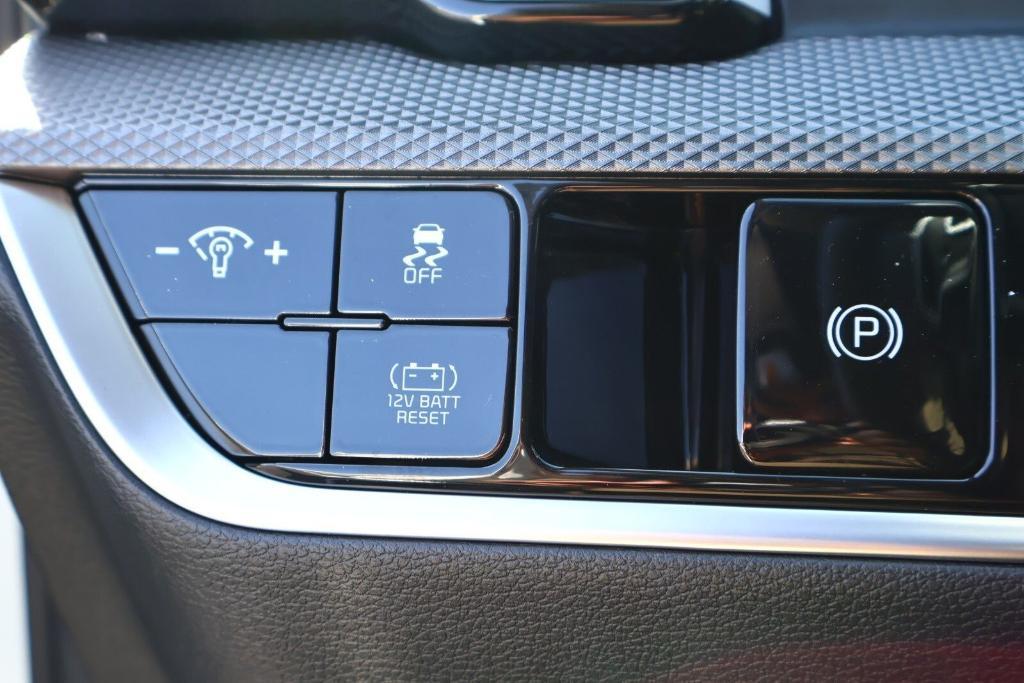 new 2025 Kia Sportage Hybrid car, priced at $30,028