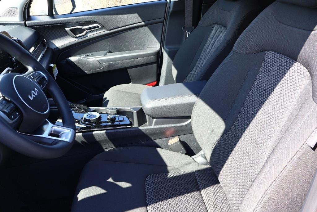 new 2025 Kia Sportage Hybrid car, priced at $30,028