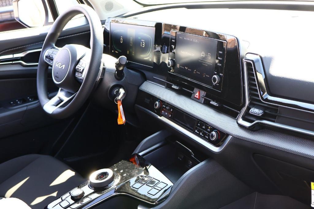 new 2025 Kia Sportage Hybrid car, priced at $30,028