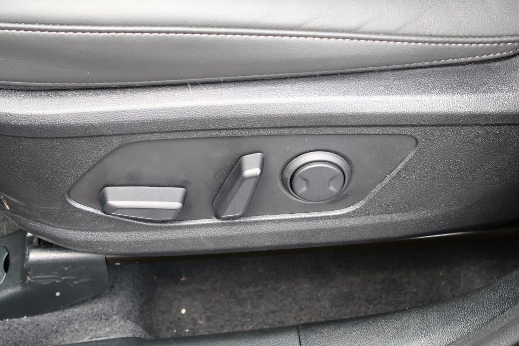 used 2025 Kia Sorento car, priced at $33,471