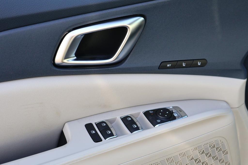 new 2025 Kia Carnival Hybrid car, priced at $42,348