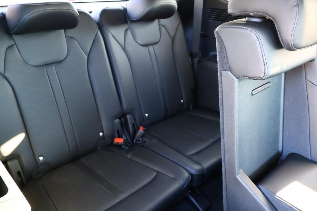 used 2025 Kia Sorento car, priced at $33,361
