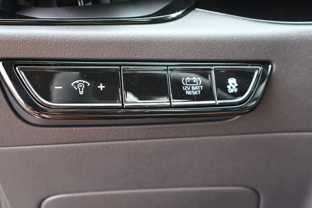 new 2025 Kia Niro car, priced at $30,786