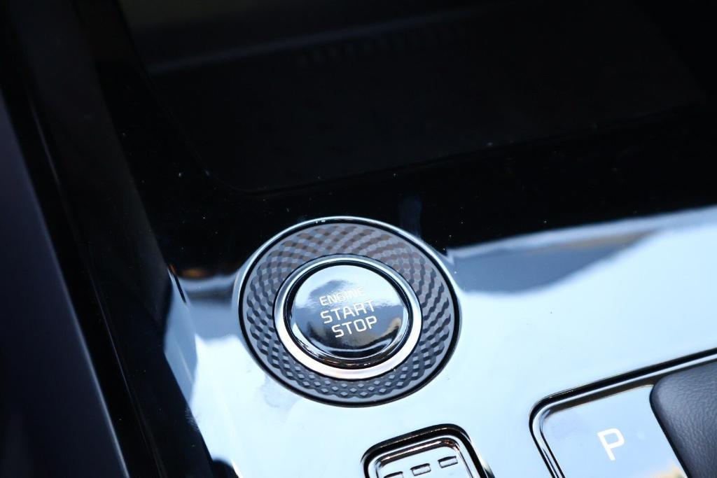 new 2025 Kia Niro car, priced at $30,639