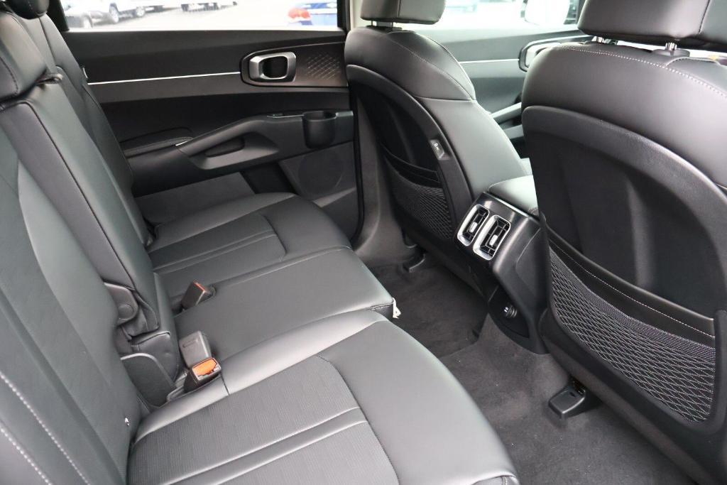 new 2025 Kia Sorento car, priced at $32,006