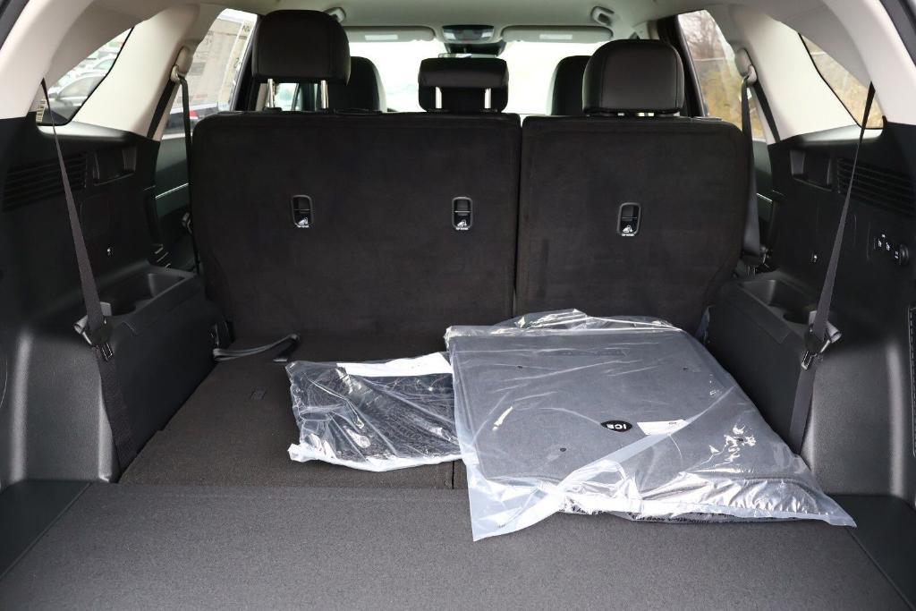 new 2025 Kia Sorento car, priced at $32,006