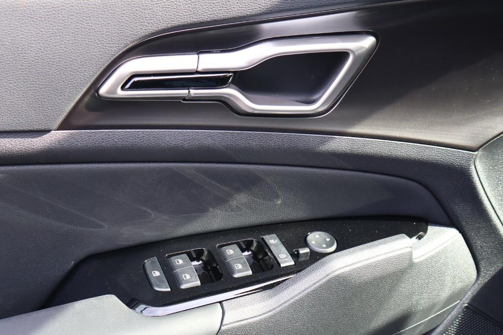 new 2025 Kia Sportage Hybrid car, priced at $33,300